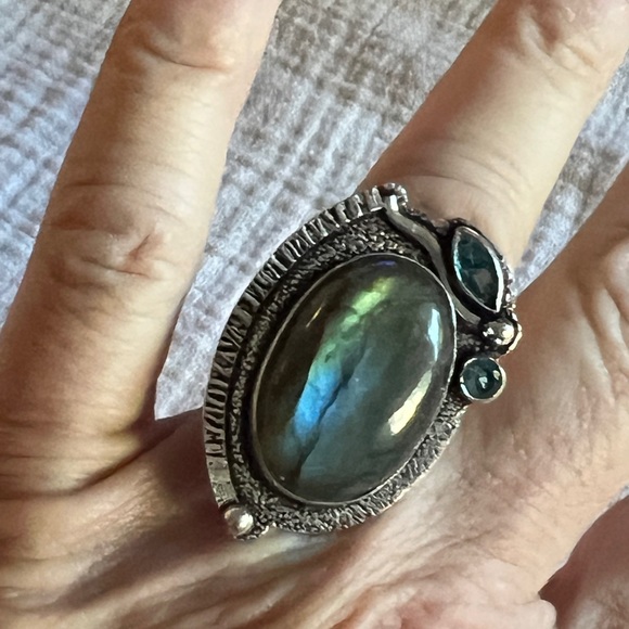 Labradorite Sterling Silver Ring - Picture 6 of 10